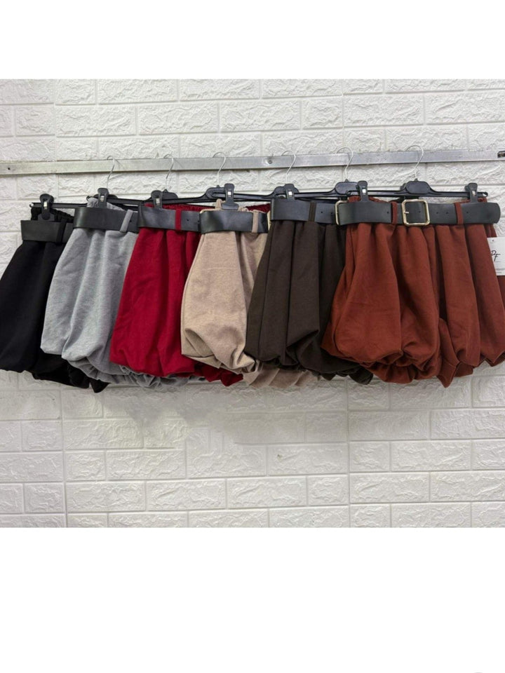 short in panno elastico sul retro inclusa la cintura Nero Level Stores