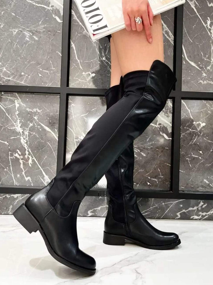 Stivale alto realizzato in ecopelle nera. Nero Level Stores