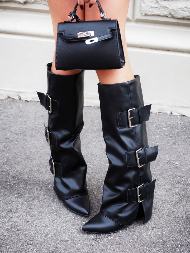 Stivale con zeppa e fibbie - Nero Nero Level Stores