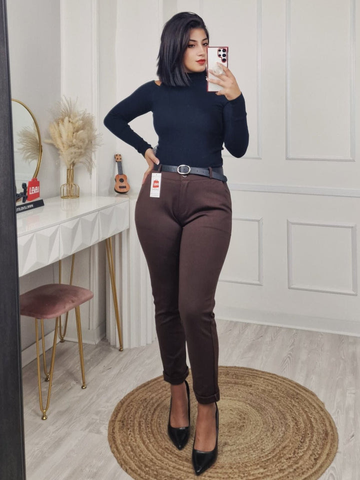 Tailleur composto da giacca con bottone e pantalone tessuto elasticizzato inclusa la cintura Nero Level Stores