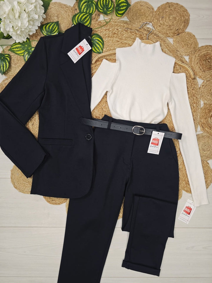 Tailleur composto da giacca con bottone e pantalone tessuto elasticizzato inclusa la cintura Nero Level Stores