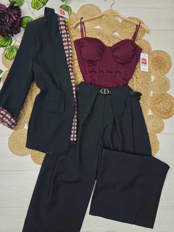 Tailleur composto da giacca con fodera e pantalone palazzo inclusa la cintura elastico sul retro Nero Level Stores