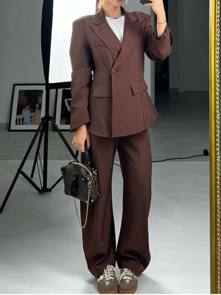 Tailleur giacca con fodera con bottoni pantalone palazzo elastico in vita morbido Marrone Level Stores