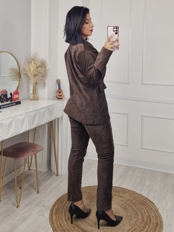 Tailleur giacca - pantalone con elastico in vita in velluto Nero Level Stores