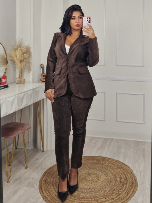 Tailleur giacca - pantalone con elastico in vita in velluto Nero Level Stores