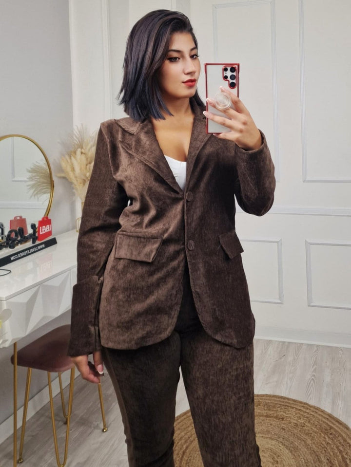 Tailleur giacca - pantalone con elastico in vita in velluto Nero Level Stores