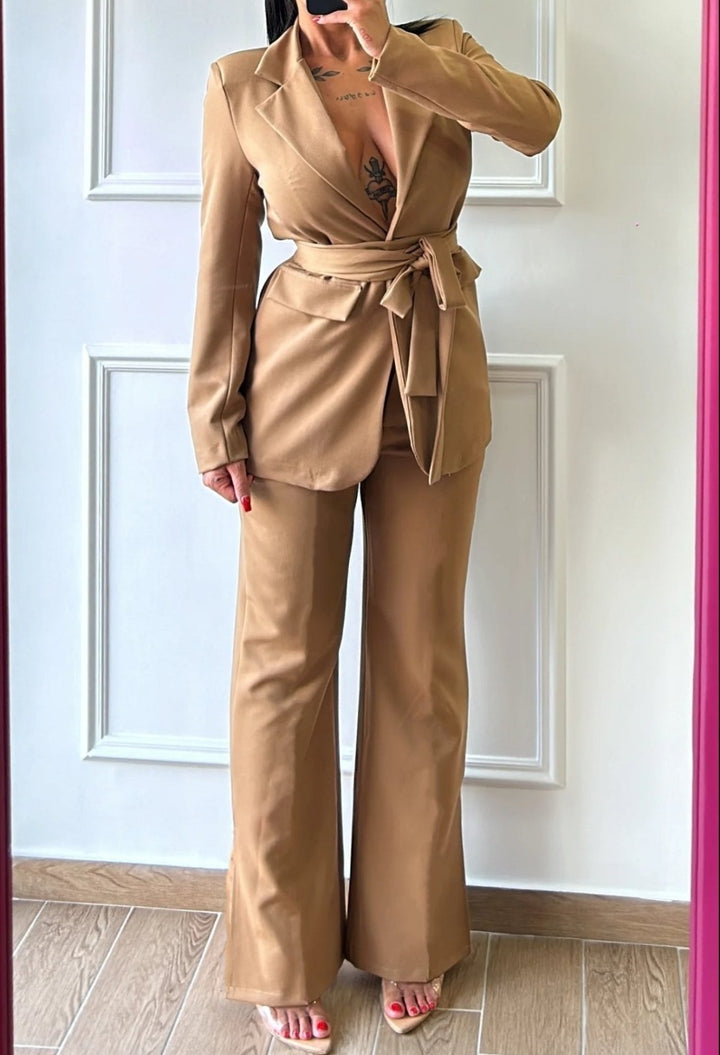 Tailleur giacca - pantalone con fodera Spalle Cintura inclusa - Camel - Level Stores