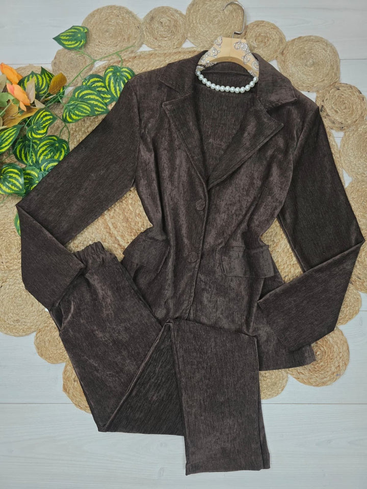 Tailleur giacca - pantalone e elastico in vita in velluto bottoni Marrone Level Stores