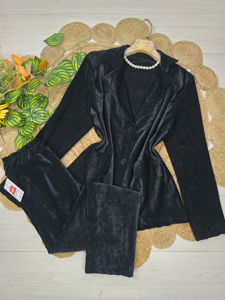 Tailleur giacca - pantalone e elastico in vita in velluto bottoni Nero Level Stores