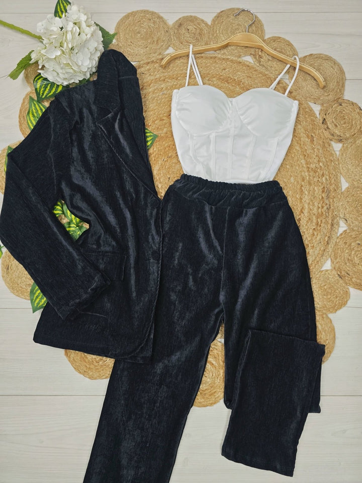 Tailleur giacca - pantalone e elastico in vita in velluto bottoni Nero Level Stores
