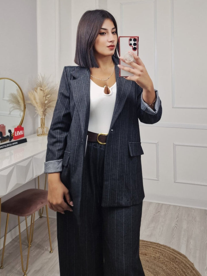 Tailleur giacca - pantalone palazzo con fantasia a righe e bottoni Grigio Level Stores