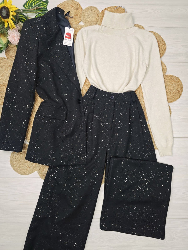 Tailleur in lurex con giacca foderata e bottoni, pantaloni palazzo morbidi con vita elastica Nero Level Stores