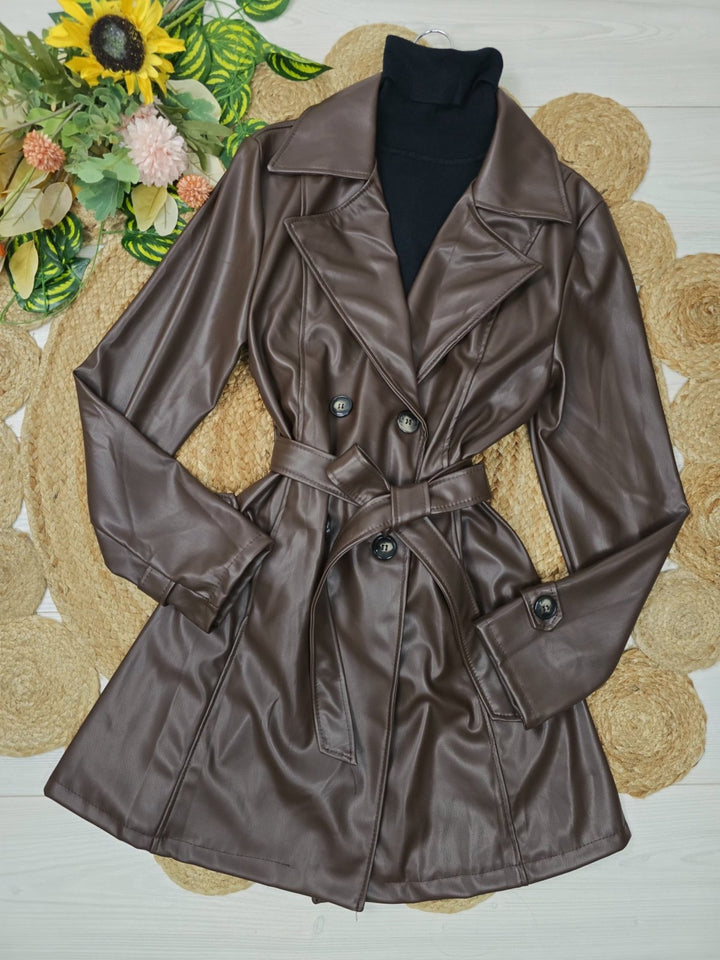 Trench in ecopelle rever classico con bottone manica lunga inclusa la cintura Marrone Level Stores