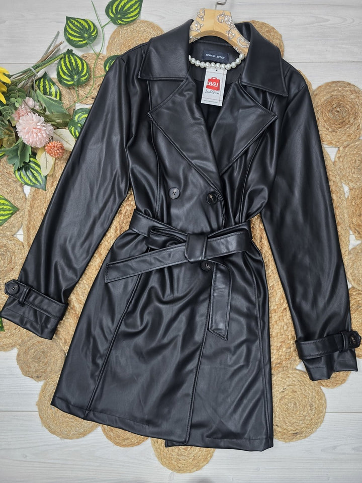 Trench in ecopelle rever classico con bottone manica lunga inclusa la cintura Nero Level Stores