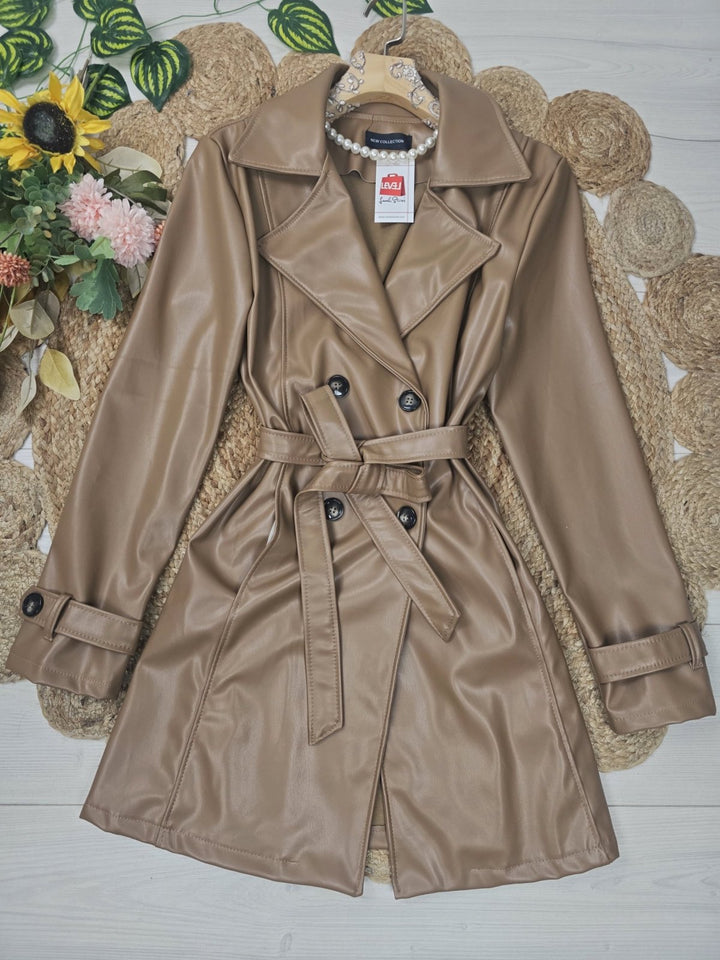 Trench in ecopelle rever classico con bottone manica lunga inclusa la cintura Camel Level Stores