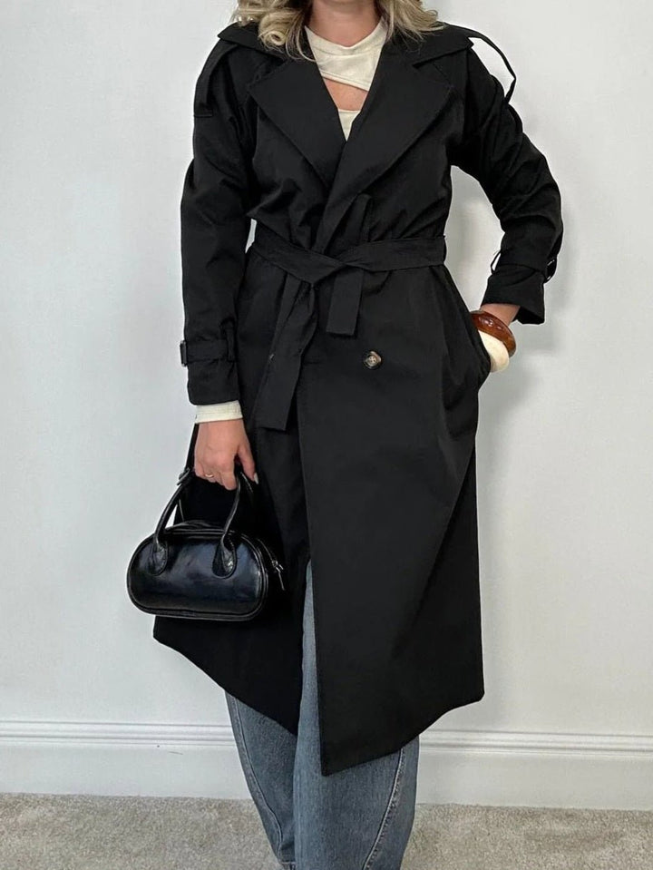 Trench lungo con rever classico, maniche lunghe con bottone e cintura inclusa Nero Level Stores