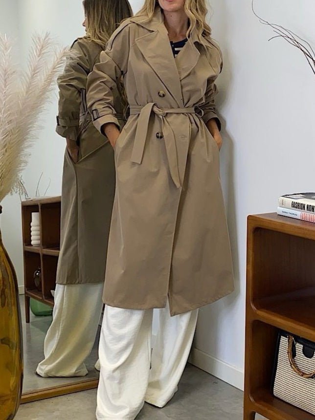 Trench lungo con rever classico, maniche lunghe con bottone e cintura inclusa Camel Level Stores