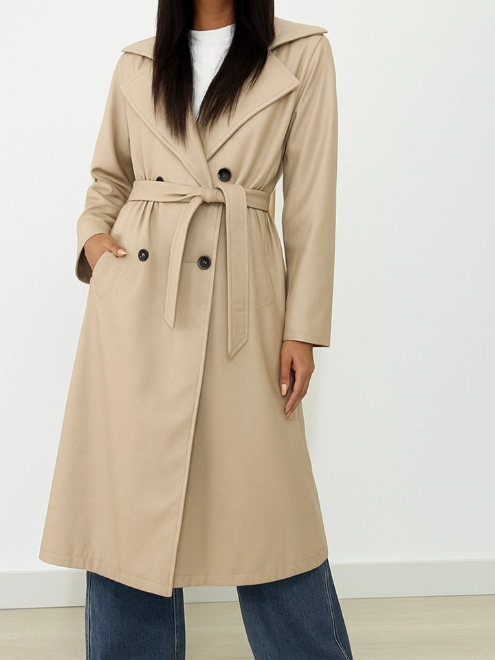 Trench lungo in ecopelle con rever classico maniche lunghe con bottone e cintura inclusa Beige Level Stores