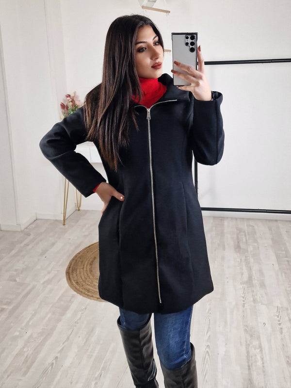 Cappotto in panno tinta unita. zip centrale, Media lunghezza,e tasche - Nero - Level Stores