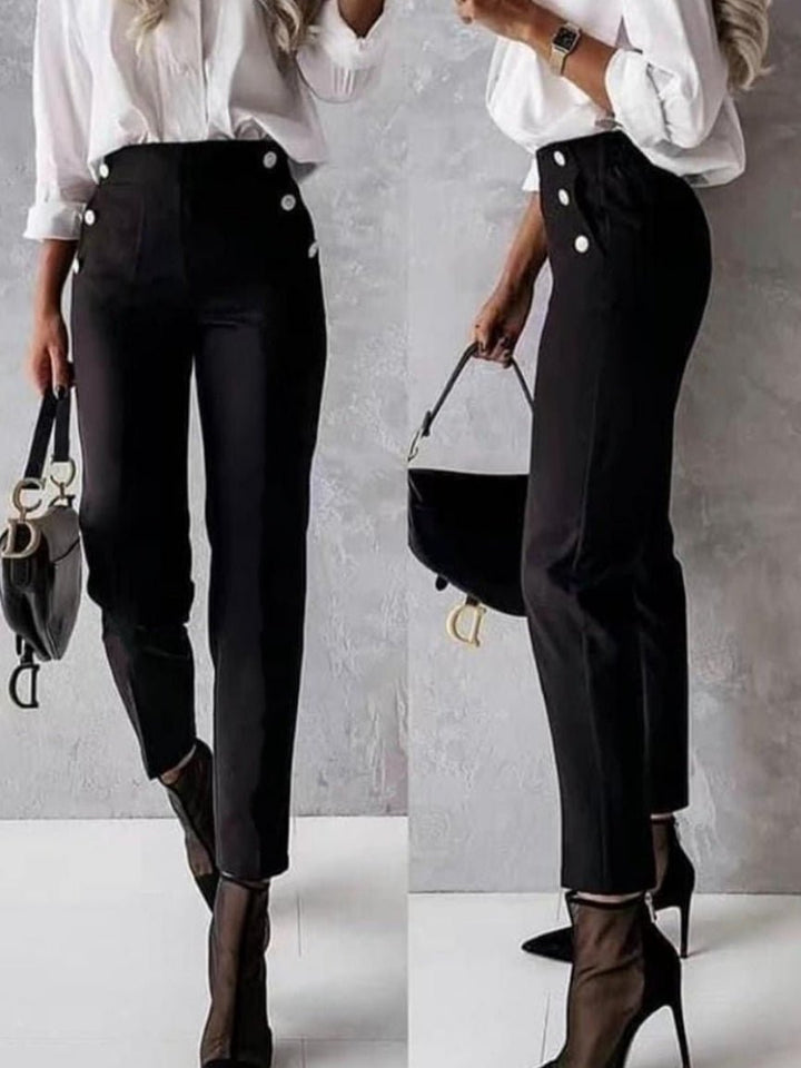 Pantalone modello classico a vita alta con applicazione di bottoni laterali e fascia elastica sul retro - Nero - Level Stores