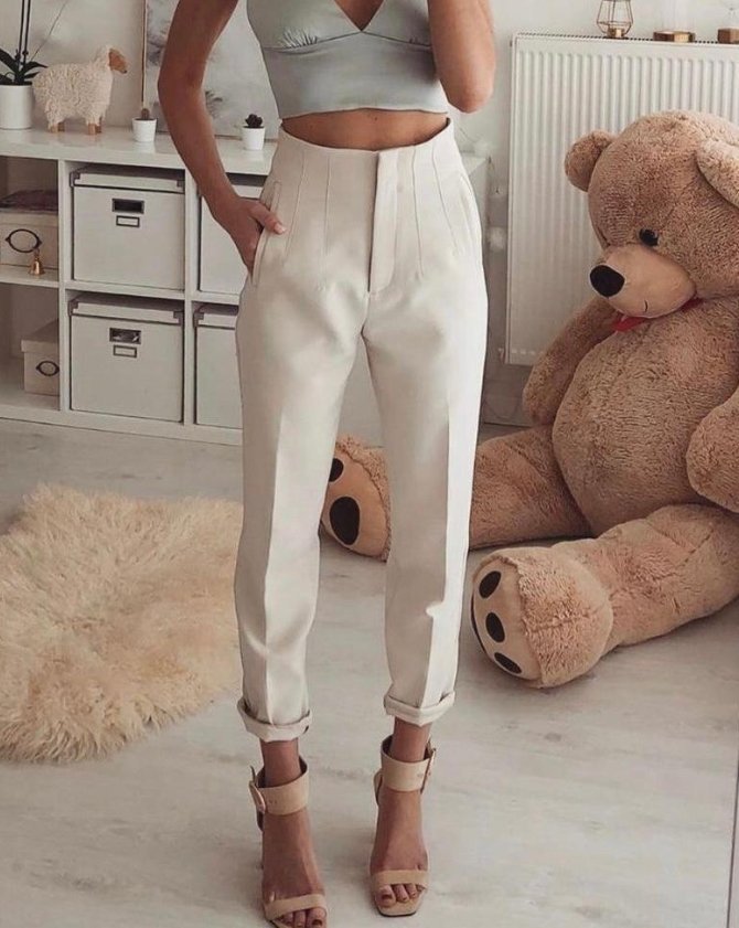 Pantalone modello classico a vita alta con pinces - Beige - Level Stores
